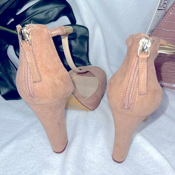 Nine West T-Strap Suede Blush Gold Strap platform Heels sz 7 - Picture 4 of 4